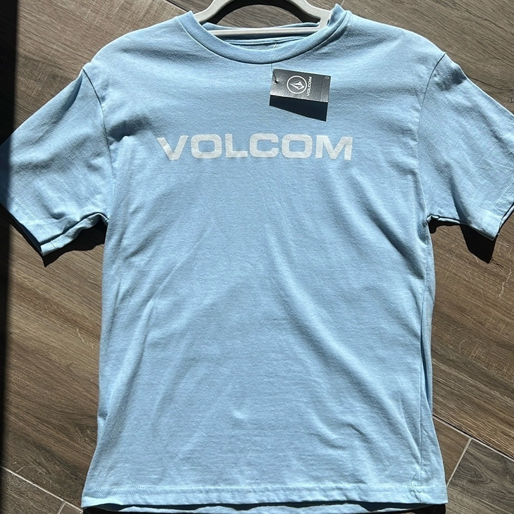 Volcom Short Sleeve Tee NWT!